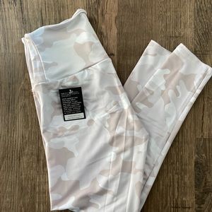 Womens Onzie neutral camo leggings - size M/L
